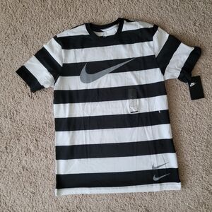 Nike Sportswear Swoosh Stripe Tee